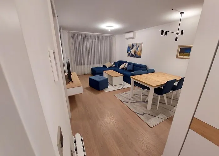 Apartment West 65