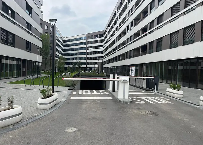Apartment West 65